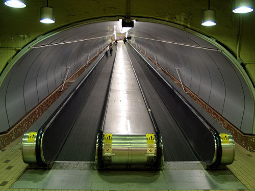 escalier roulant metro