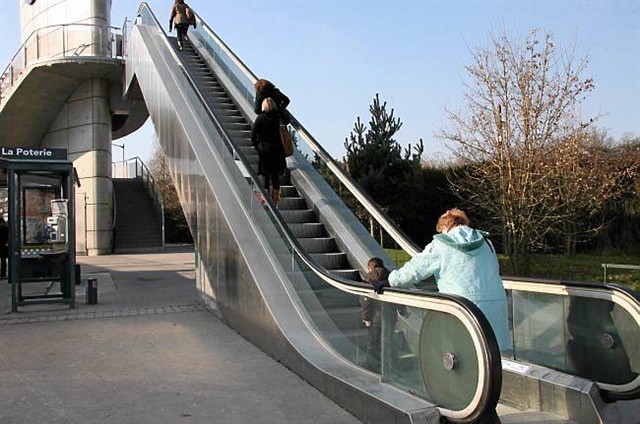 escalier roulant metro