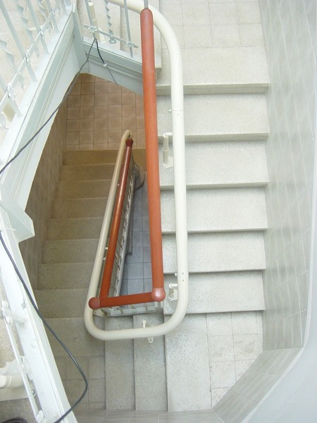 monte escalier largeur minimum