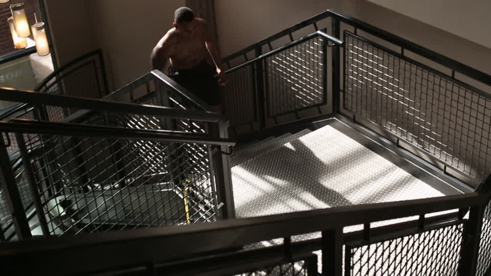 monte escalier video