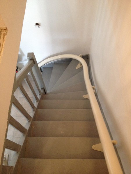 monte escalier vitesse